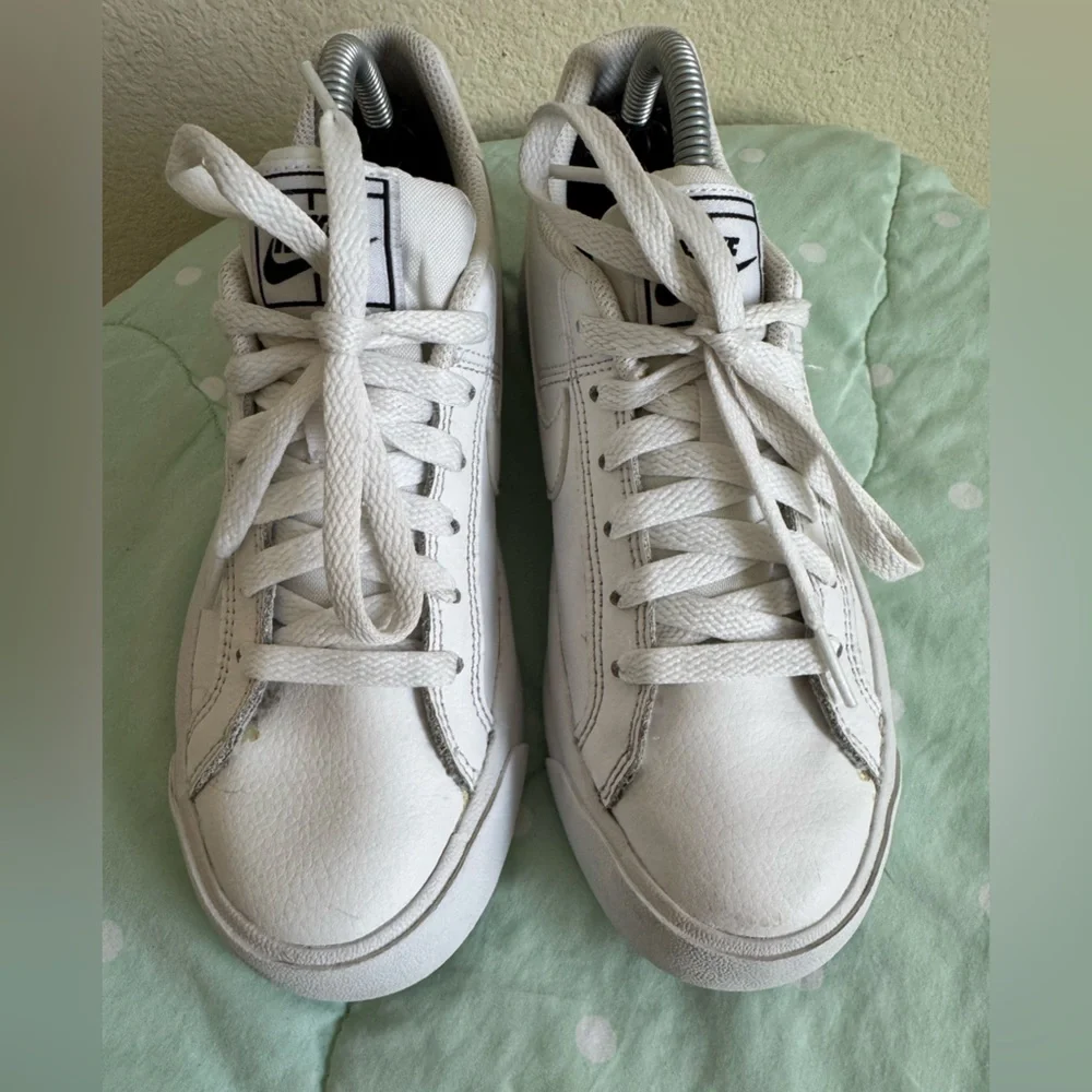 Nike Court Royale AC AO2810-102 White Sneakers Womens size 5.5